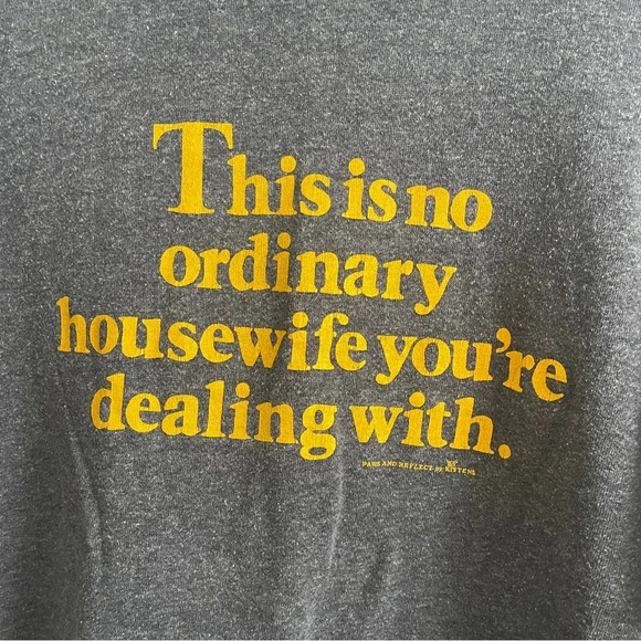 3/4 sleeve “this is no ordinary housewife” sweatshirt size L/XL - Picture 4 of 13